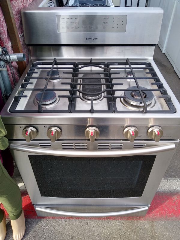 Samsung Stainless Steel Gas Stove 5 burners for Sale in Las Vegas, NV