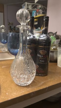Crystal Glass Wine Decanter with Stopper