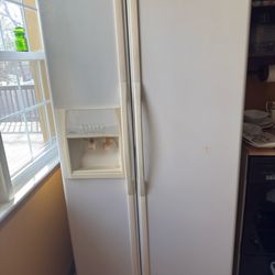 Refrigerator 