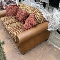 Couch And Couch Chairs 