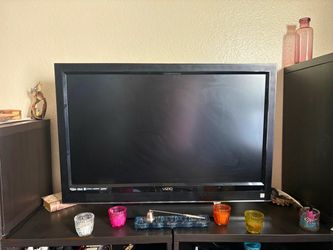 Vizio 37” Full HD TV + Samsung DVD Player