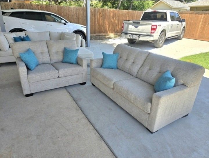 Sofa And Loveseat Great Condition Super Clean And Comfy