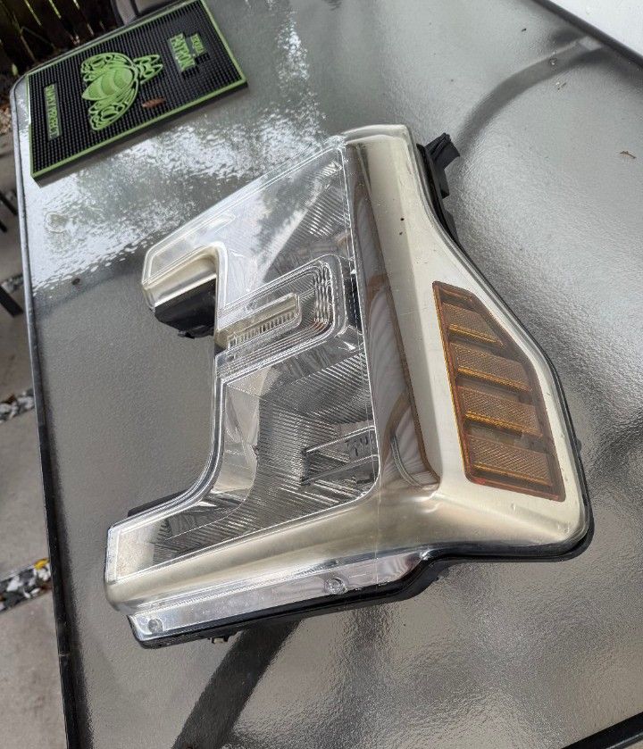 2017 - 2019 Super Duty F250 Head Light Passenger