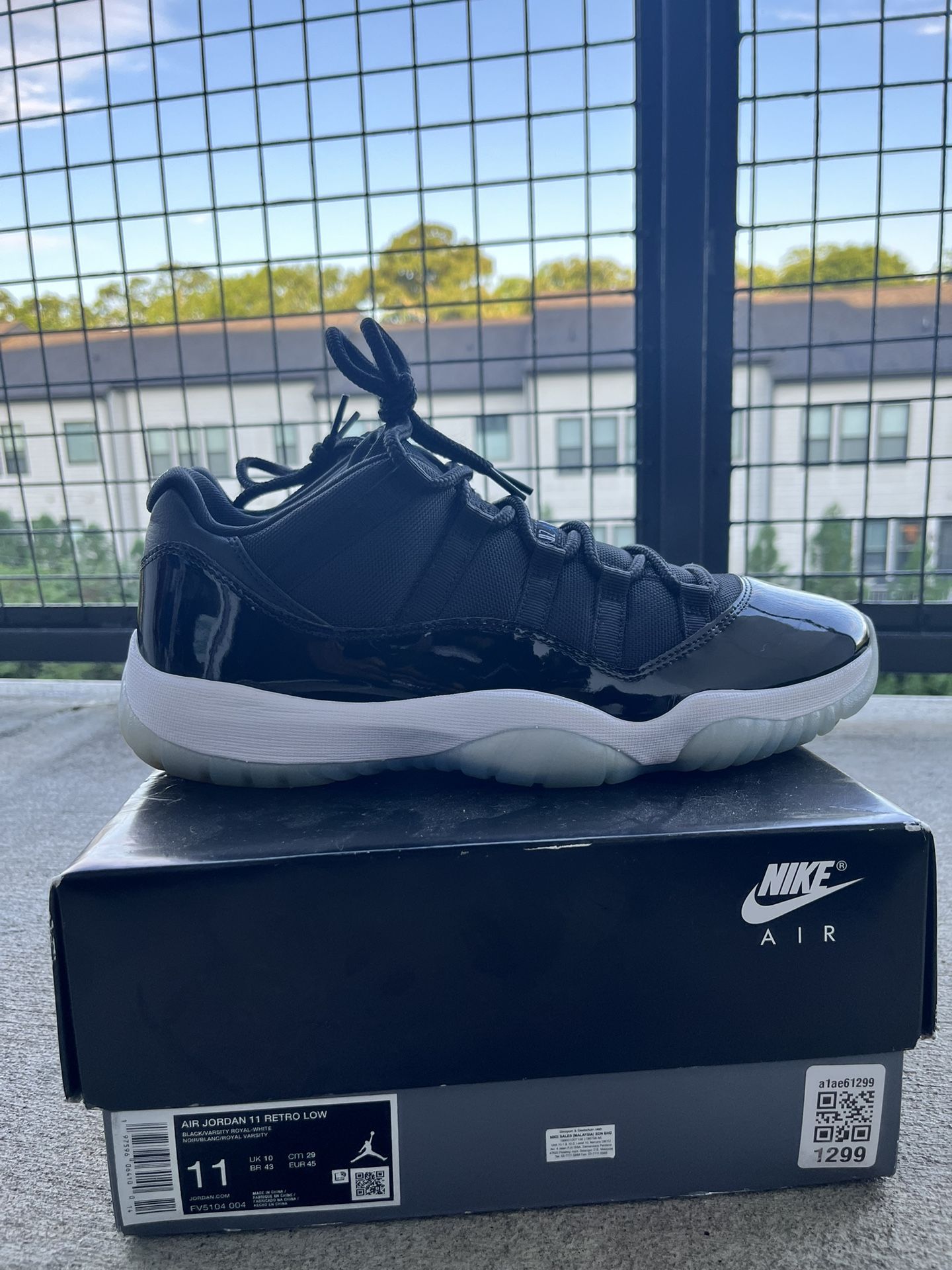 Jordan 11 low Space Jam Size 11