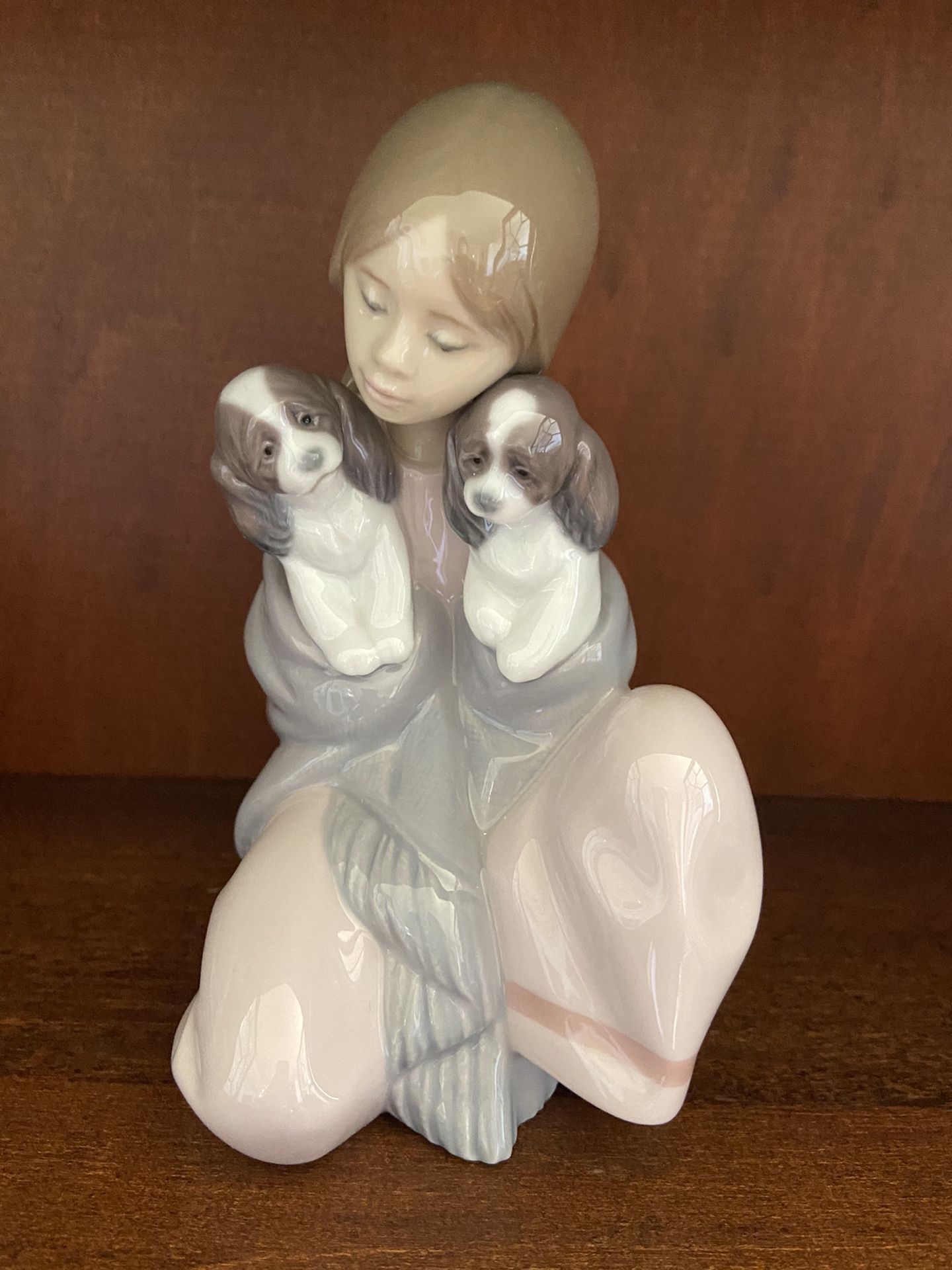 Spanish Porcelain Lladro Figure #6226 Snuggle Up w/Box