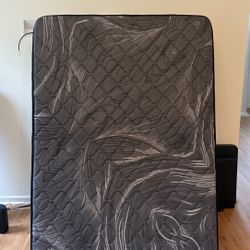 QUEEN BED IN PERFECT CONDITION 