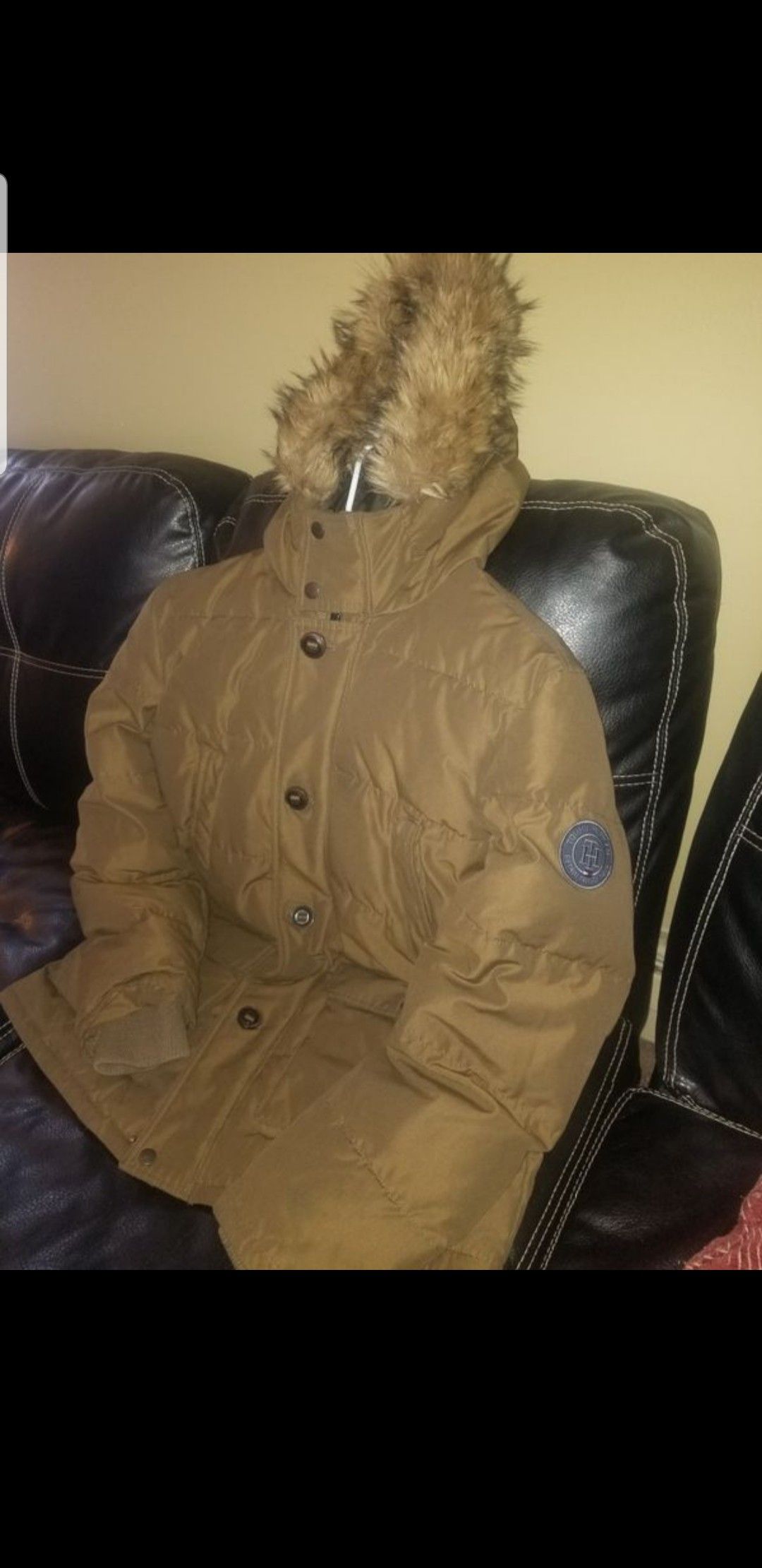 Mens Tommy Hilfiger full body winter coat. Size Large
