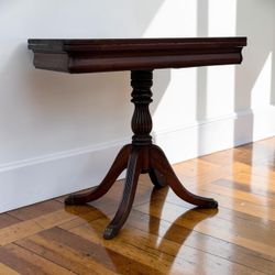 Beautiful Vintage Duncan Phyfe Style Table