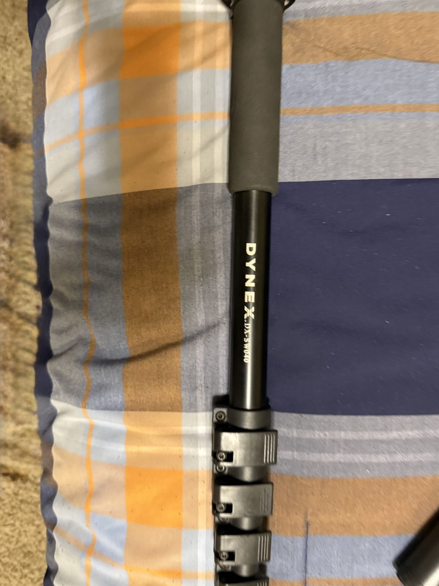 Dynex Professional DX-SW040 Monopod