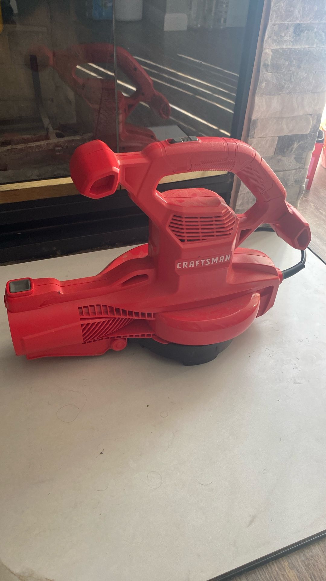 LEAF BLOWER