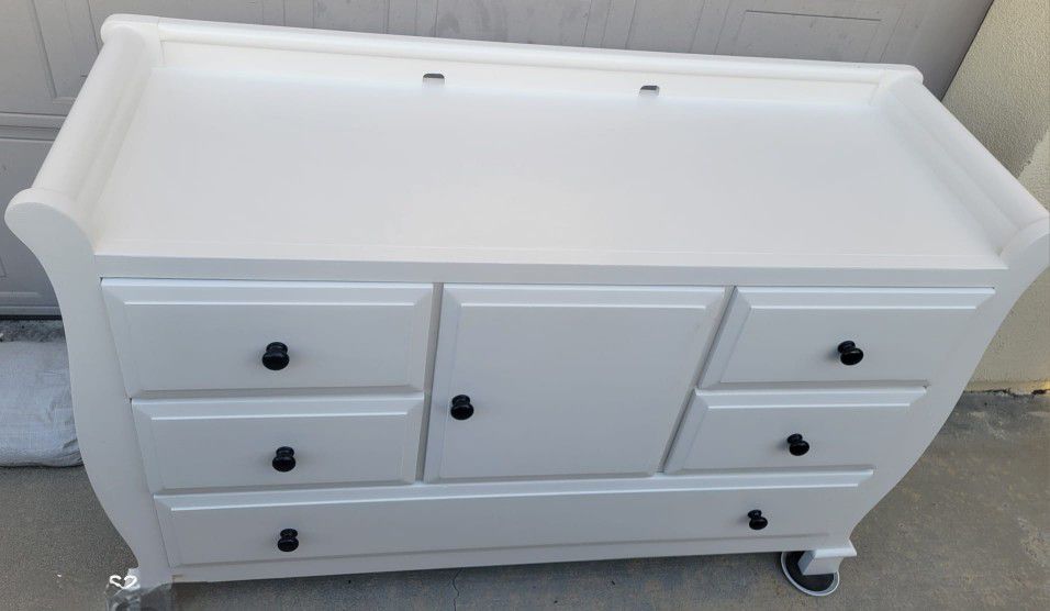 White Dresser EXCELLENT Condition 