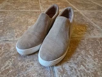 Casual Slip-On Sneakers – Women's Size 6