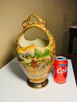 A Beautiful Japanese Satsuma Hand Painted Porcelain Vase. No chips. Beautiful Condition