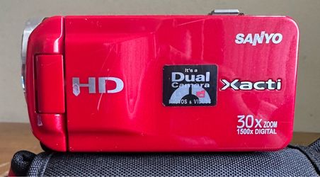Sanyo Xacti VPC-ZH1R 30x Zoom HD Dual Photo Video CMOS MPEG-4 Handycam Camcorder
