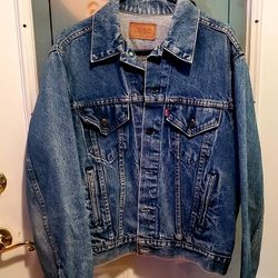 Levi Vintage Jean Jacket..Size Xl Womens..Great Condition!