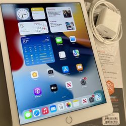 Apple iPad w/ Brand New Charger & Cable