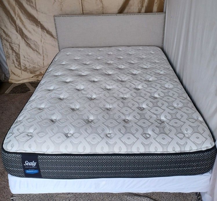 Queen Bed / Cama Queen