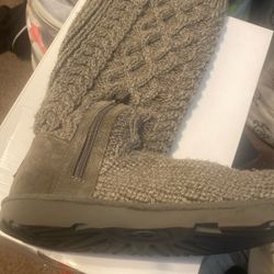Uggs Size 7 Women’sBarley Used 