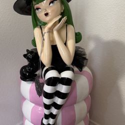 CUTE GOTHIC WITCH STATUE