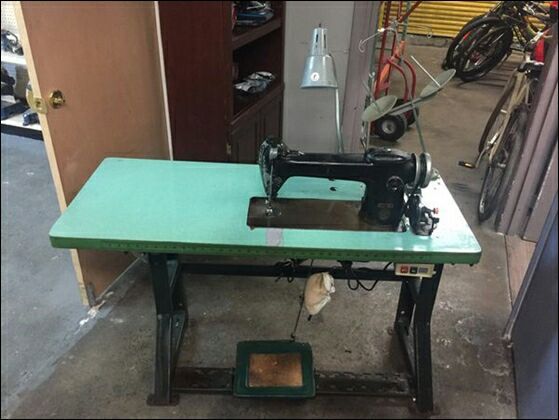 Singer 241-12, Commercial Industrial Sewing Machine, Leathers Quilting, In Working Condition