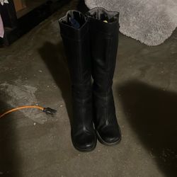 Woman’s Leather Boots 