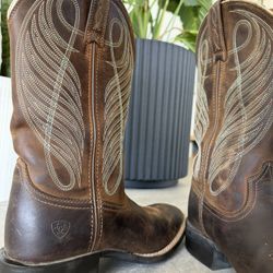 Ariat Cowgirl Boots size 6.5 