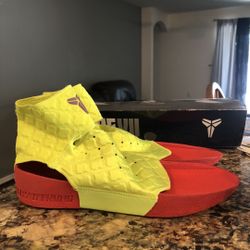 Kobe VII ‘Christmas’ (Kobe System Insole/Ankle Sleeve) sz 10.5