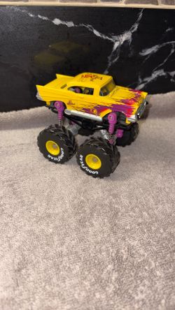 Yellow  model   2001  spin master toy