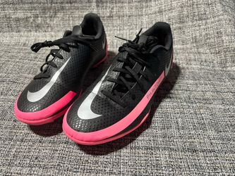 Soccer cleats
