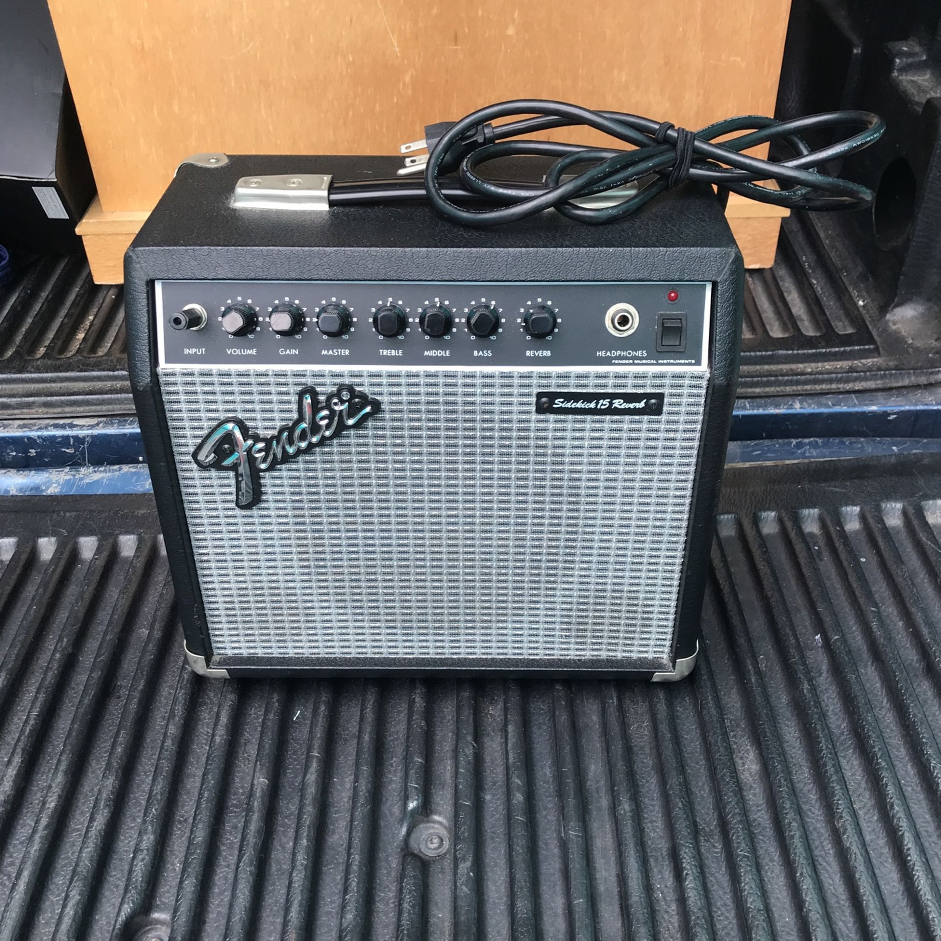 Fender Sidekick 15 Reverb Amplifier 120V 50/60HZ 38W Made In TAIWAN