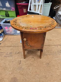 Cute little side table. Make offer