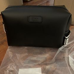 UGG Travel Pouch Zip Cosmetic Bag Water Resistant Black Faux Leather Logo Strap
