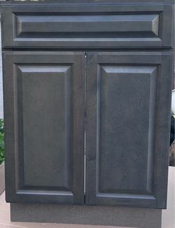 Brand new vanity 24 x 21 x 34 1/2