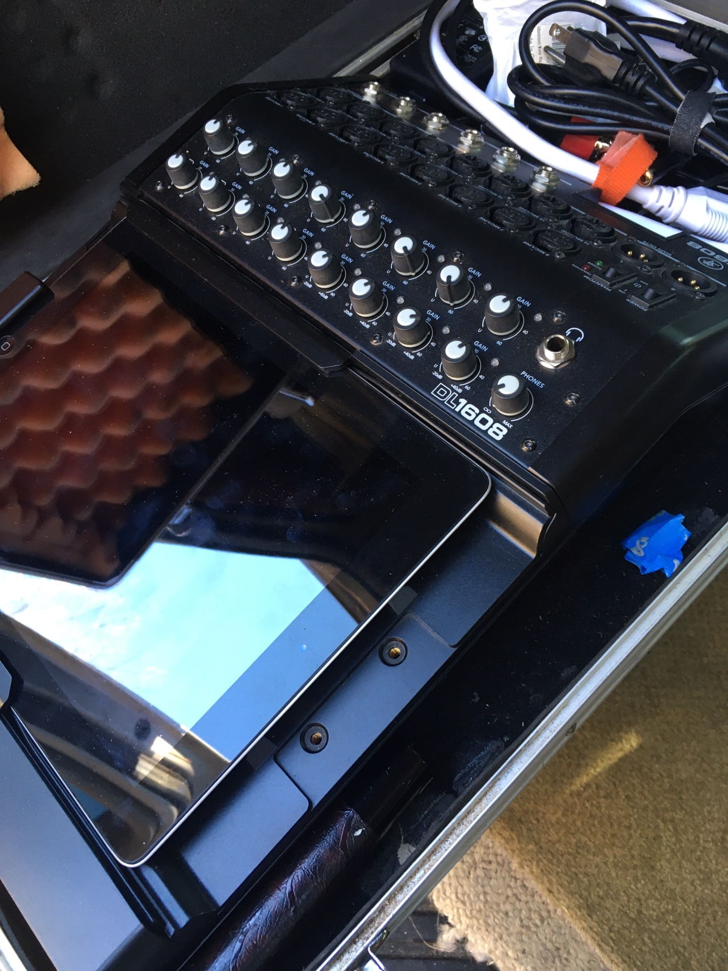 Mackie DL1608 Dig/Analog Mixer