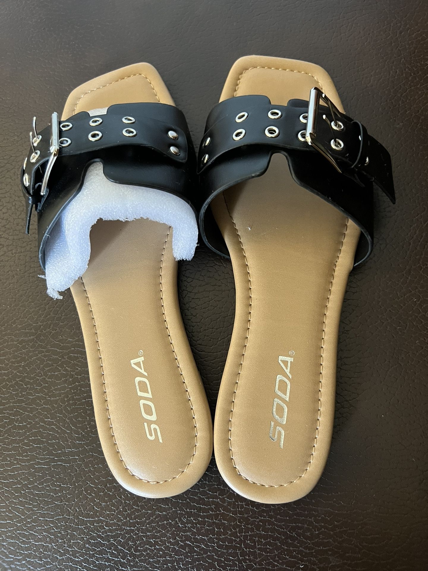 Women Flat Sandals!!