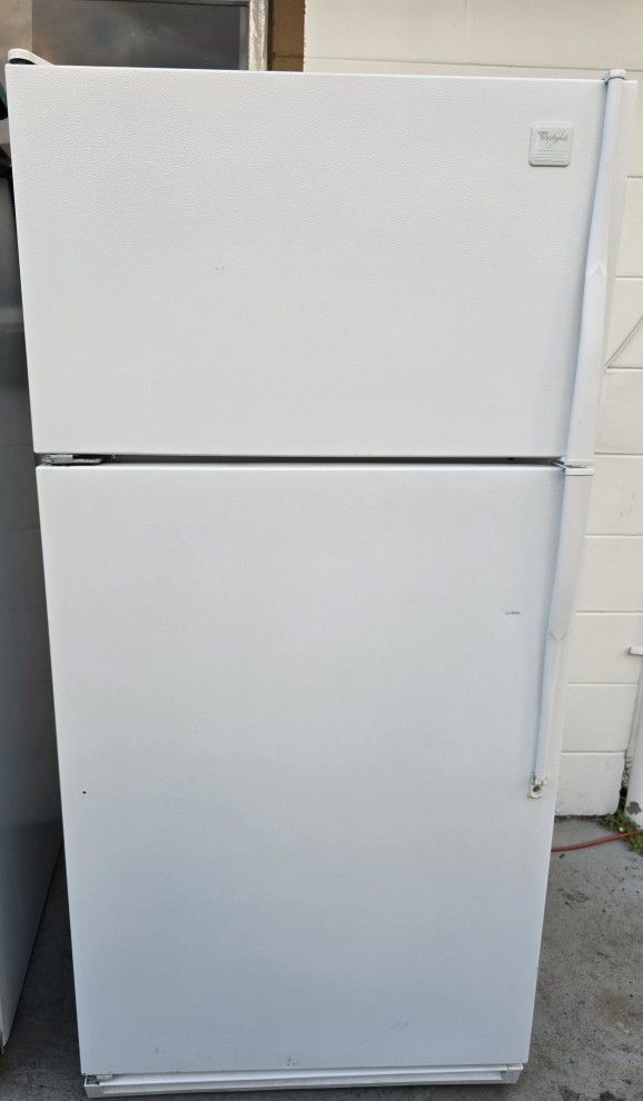 Whirlpool Refrigerator Good Condition
