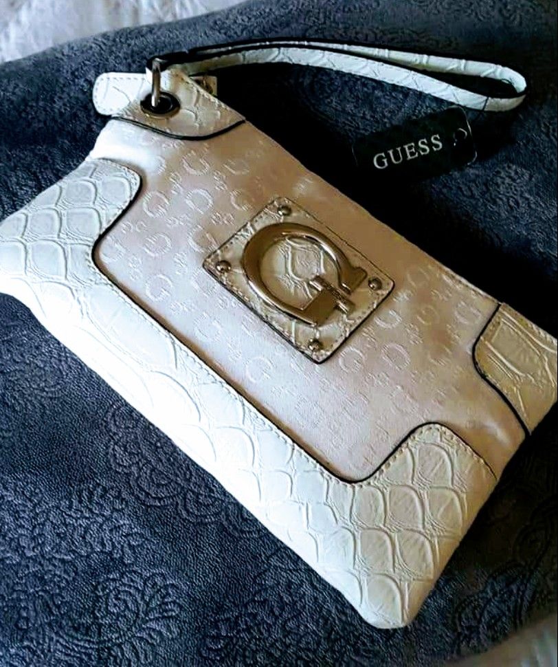 WOMEN GUESS WRISTLET WALLET