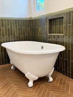 NEW Randolph Morris 60” Cast Iron Clawfoot Bathtub – White