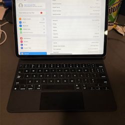 iPad Pro 11in 1st Gen With Pencil And Keyboard 
