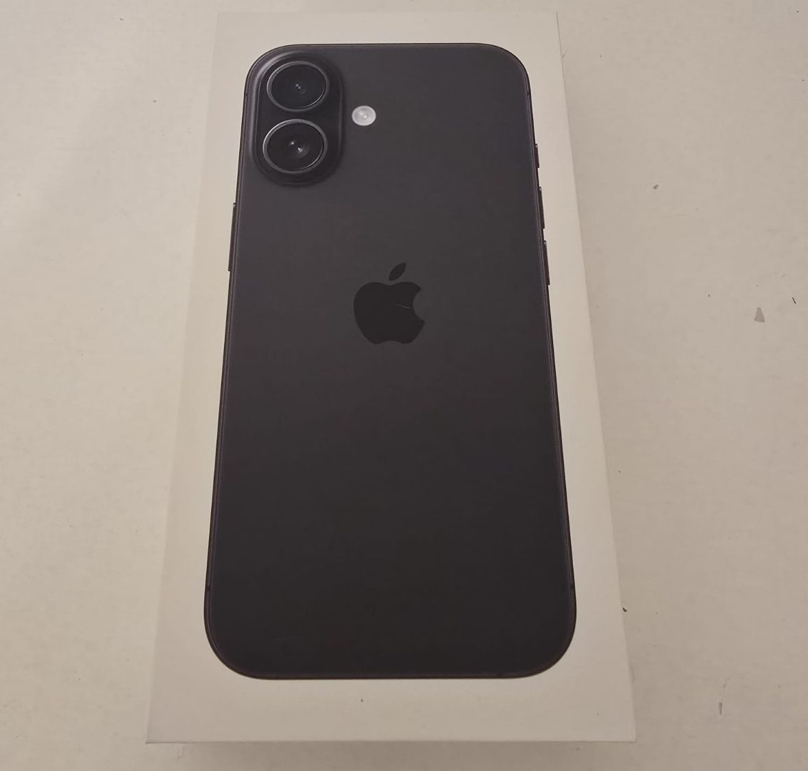 iPhone 16 Brad New