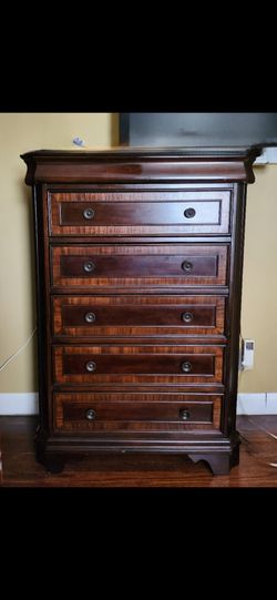 Dresser of drawers 5