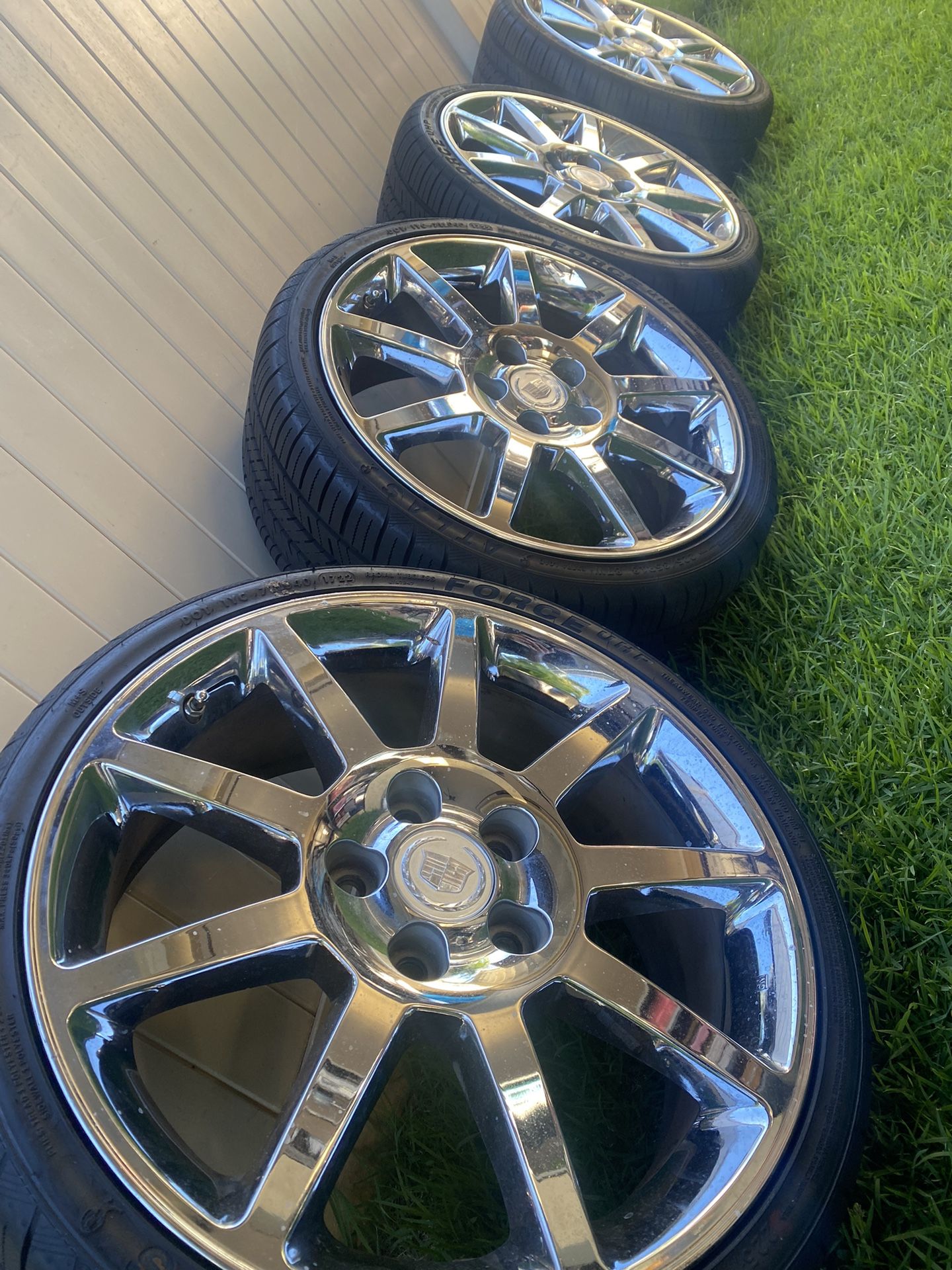 Cdillac Rims 18” Chrome Cadillac Rims With Chrome Lug nut Spikes for Sale in ...
