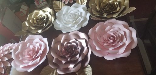 Paper flowers and paper roses. Flores de papel
