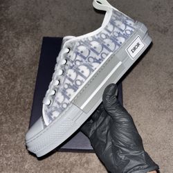 Dior B23 