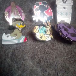 6 Disneyland Pins 