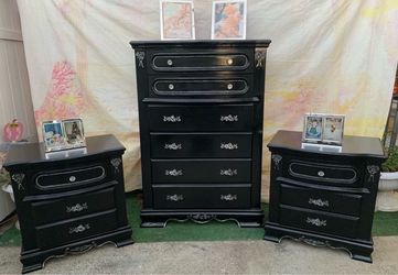 Three pieces girls dresser set colors black and silver has been refurbished 🌺