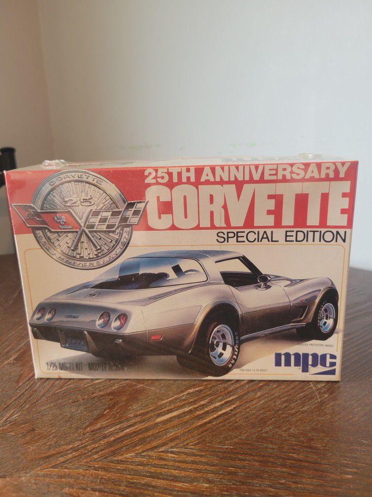 MPC #1-3708 25th Anniversary Corvette 1/25 Scale Model Kit New Sealed 