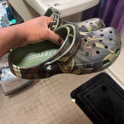 RARE NEARLY DEADSTOCK WEED CROCS Size 11