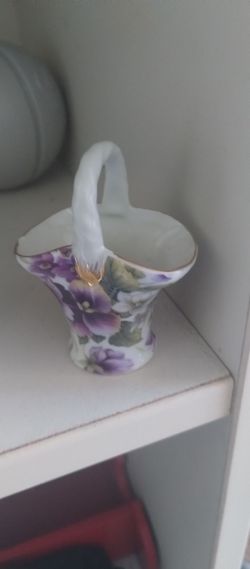 Glass basket
