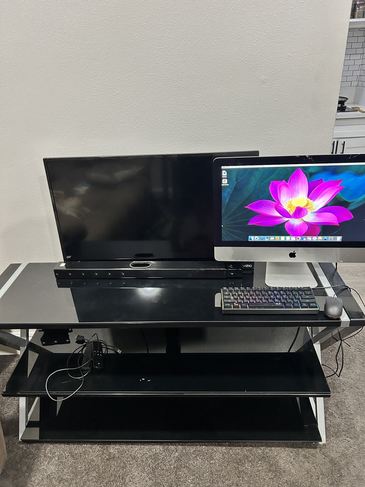 Tv .. And Glass Stand Tv And Pc 